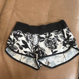 Lululemon inky floral speed short